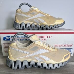 Reebok Zig Pulse Running Shoes Womens 7.5 Workout Athletic Sneakers Comfy